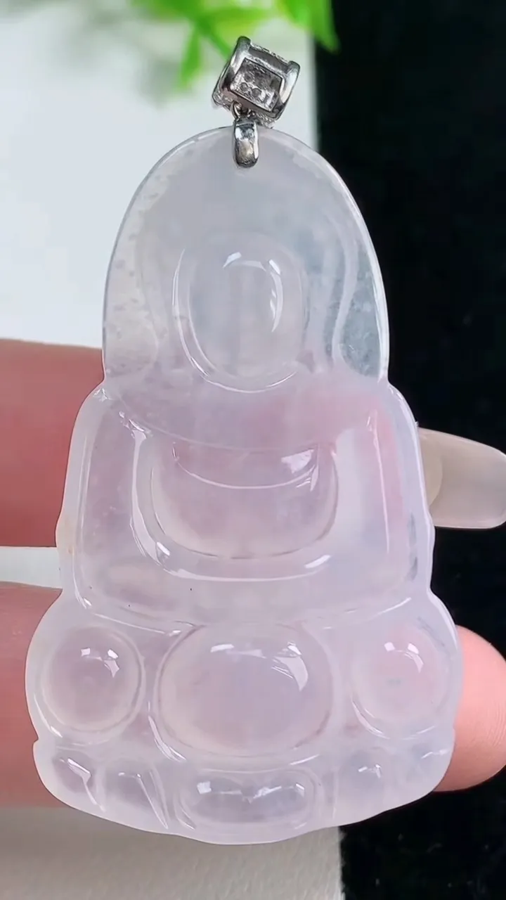 天然A货翡翠种白冰观音菩萨吊坠，尺寸50.2-31.2-5.3，重量:14.97g
1月17日