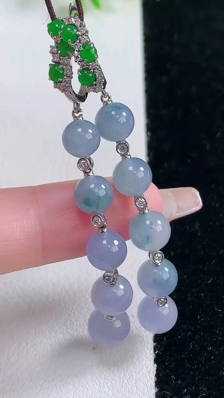 天然A货翡翠18K金紫罗兰圆珠耳坠，尺寸7，重量:8.24g1月17日
工厂直销收藏佳品,种好水足，色泽均匀，有种有色，上手高大气！