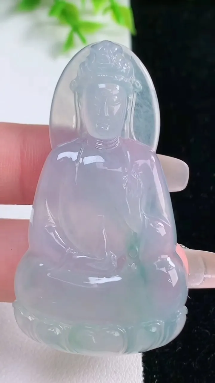 天然A货翡翠种飘花观音菩萨吊坠，尺寸57.3-31.8-5.6，重量:19.28g
1月17日