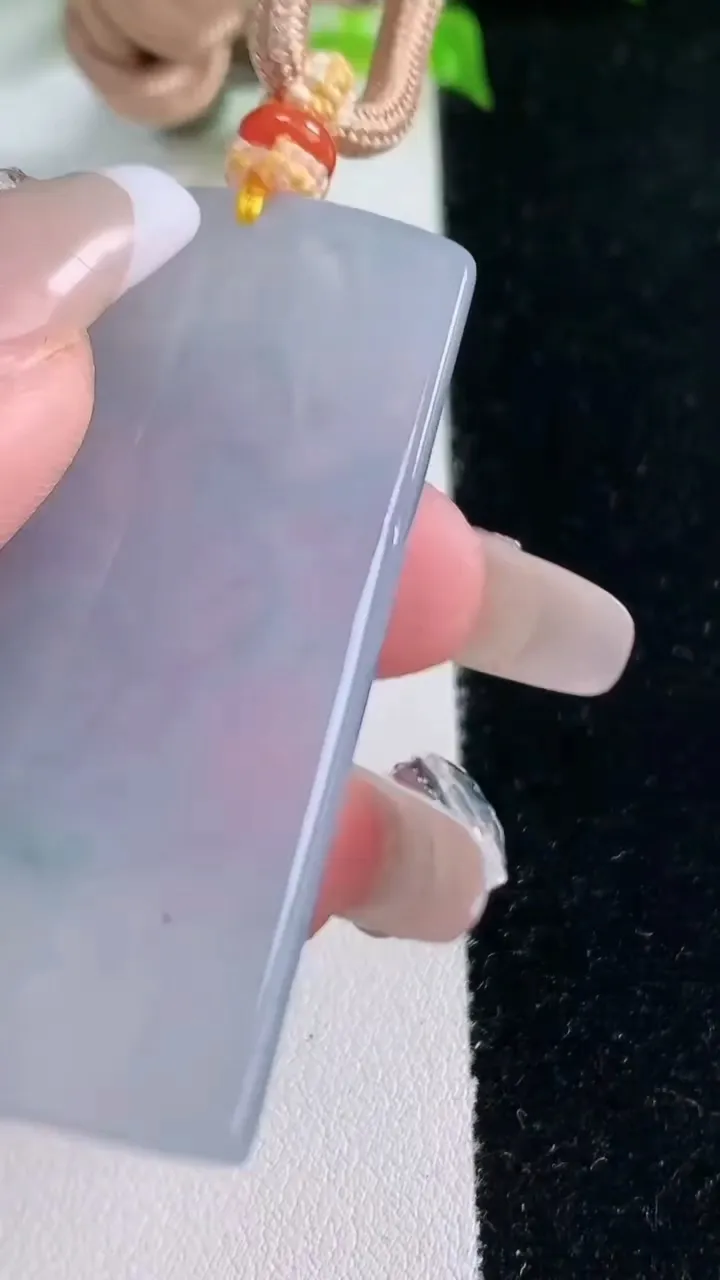 天然A货翡翠种紫罗兰飘花观音菩萨吊坠，尺寸54.5-34-5，重量:29.53g
1月17日