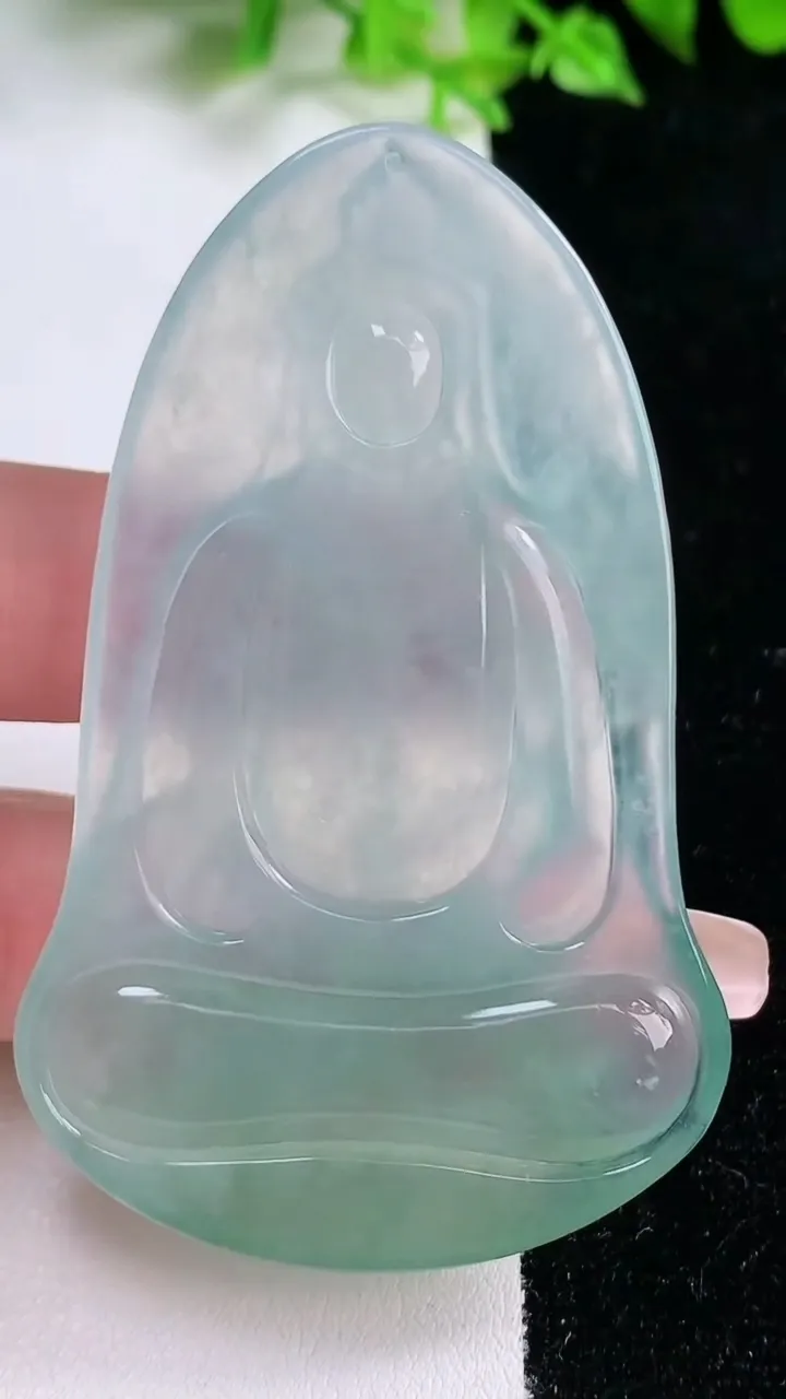 天然A货翡翠大势至菩萨吊坠，尺寸68.4-43.2-6，重量:33.30g
1月17日