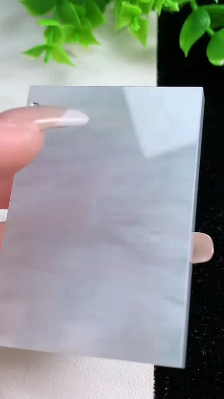 天然A货翡翠种白冰无事牌镶嵌件，尺寸61.3-42-5.9，重量:52.50g
1月17日