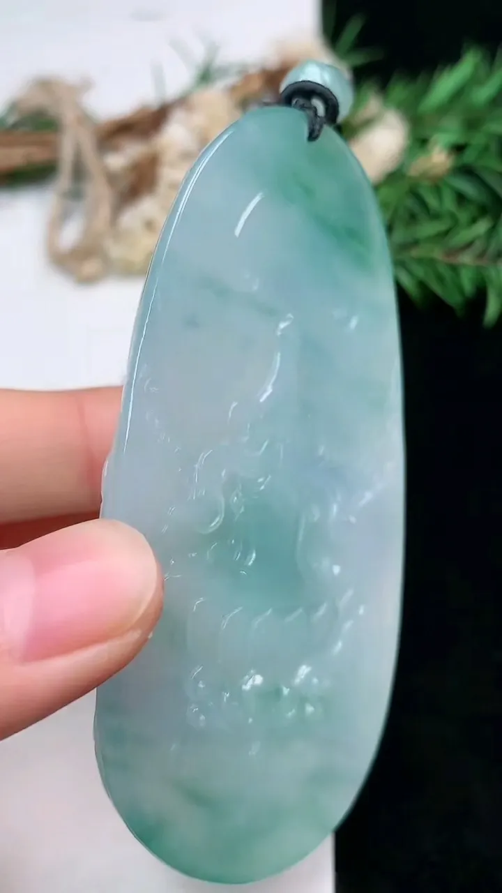 天然A货翡翠紫罗兰 飘花御龙观音菩萨吊坠，尺寸80-39.3-11.3，重量:62.72g
1月17日