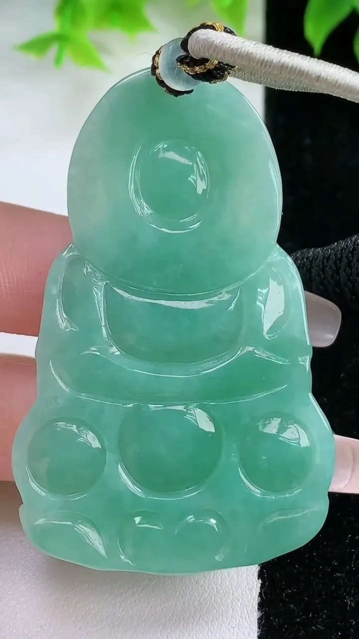 天然A货翡翠观音菩萨吊坠，尺寸61.7-39.5-5.2，重量:27.28g
1月17日