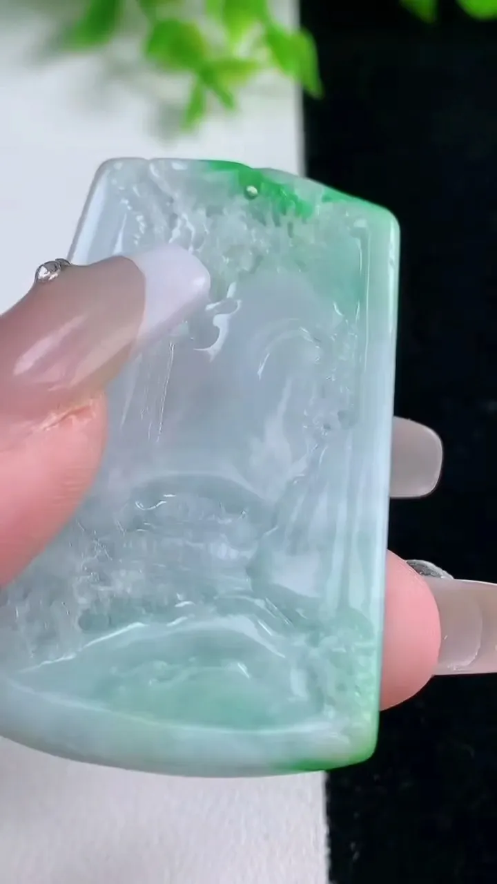 天然A货翡翠山水牌吊坠，尺寸48-31-7.6，重量:24.56g
1月17日