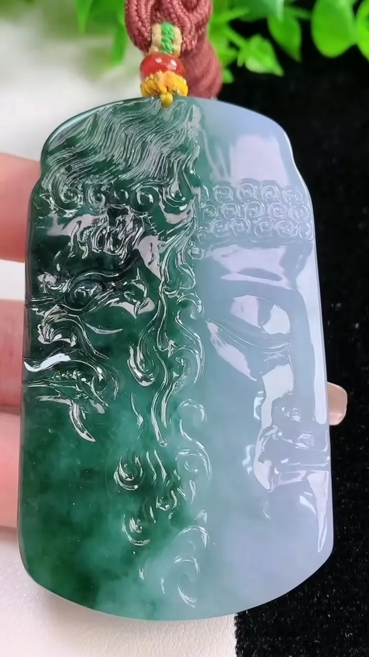 天然A货翡翠不动明王吊坠，尺寸74.8-43.2-10.8，重量:92.50g
1月17日