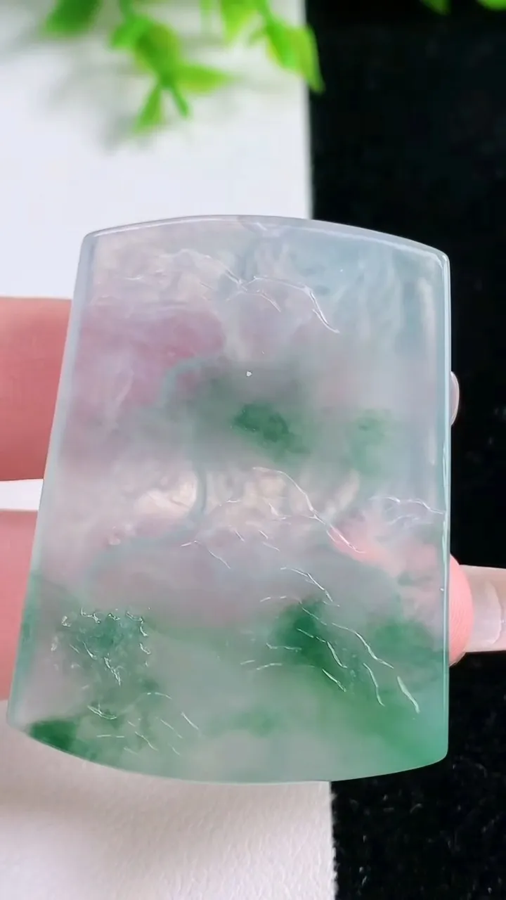 天然A货翡翠种飘花不动明王吊坠，尺寸45.5-34.5-5，重量:19.55g
1月17日