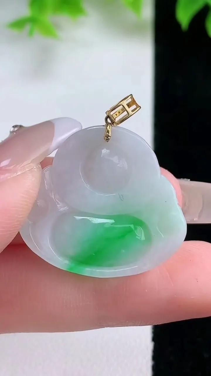 天然A货翡翠佛公吊坠，尺寸24.7-28-5.4，重量:6.00g
1月17日