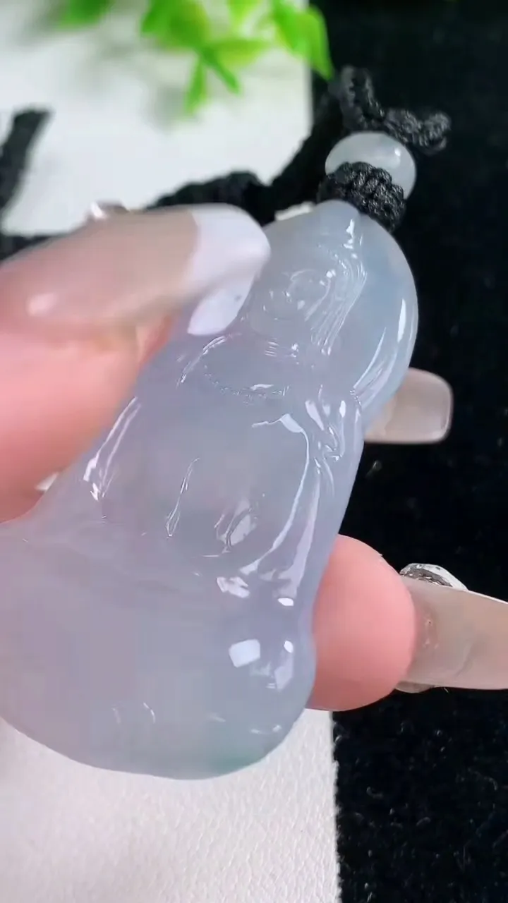 天然A货翡翠种紫罗兰飘花观音菩萨吊坠，尺寸51-30.6-5，重量:18.57g
1月17日