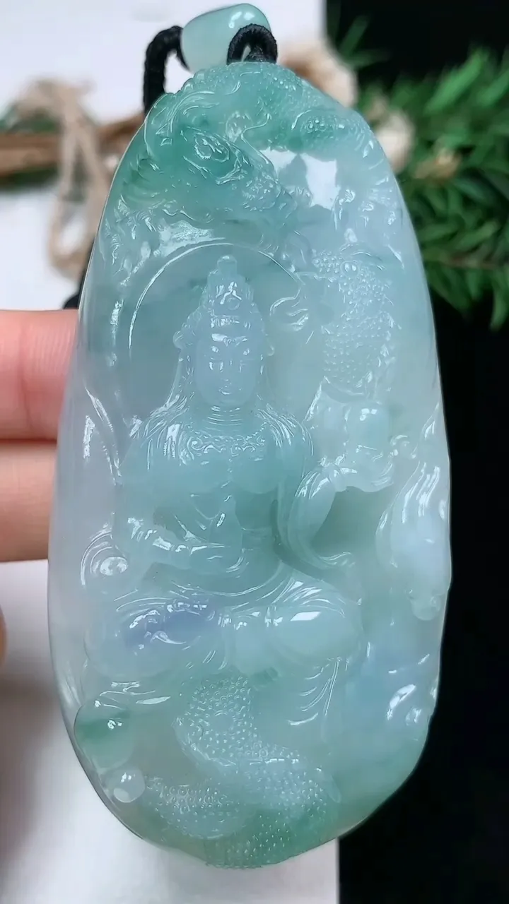 天然A货翡翠紫罗兰 飘花御龙观音菩萨吊坠，尺寸80-39.3-11.3，重量:62.72g
1月17