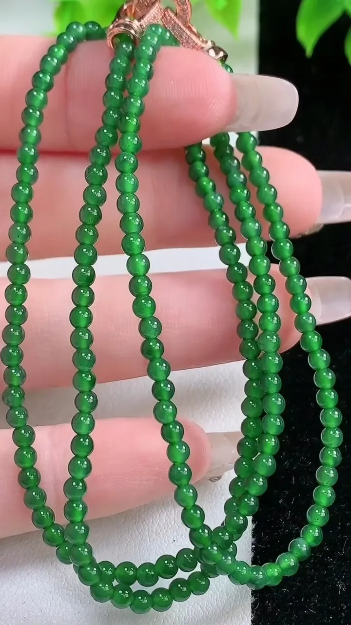 天然A货翡翠小米珠项链，尺寸2.8，重量:9.10g1月17日
工厂直销收藏佳品,种好水足，色泽均匀