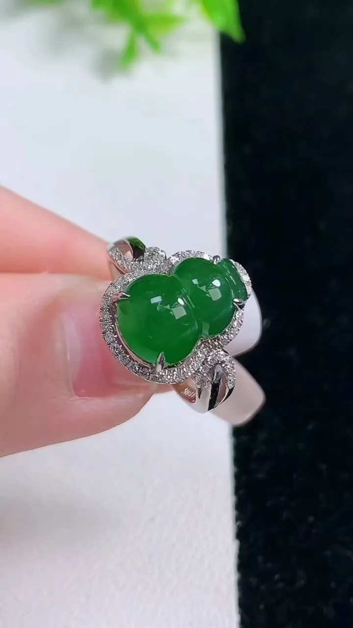 天然A货翡翠葫芦戒指，尺寸17-12-7.8-8，重量:4.47g2026年1月17日
工厂直销收藏