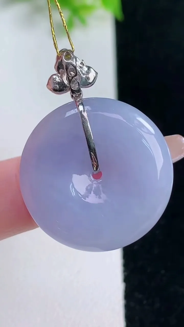 天然A货翡翠18K金紫罗兰平安扣吊坠，尺寸25.2-5.3，重量:9.09g
1月17日