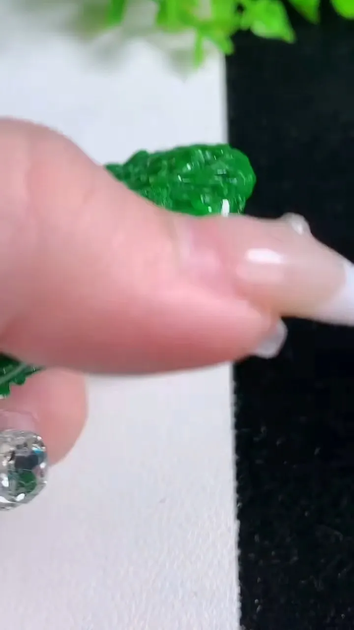 天然A货翡翠九龙至尊 龙牌吊坠，尺寸53-10.8，重量:60.58g
1月17日