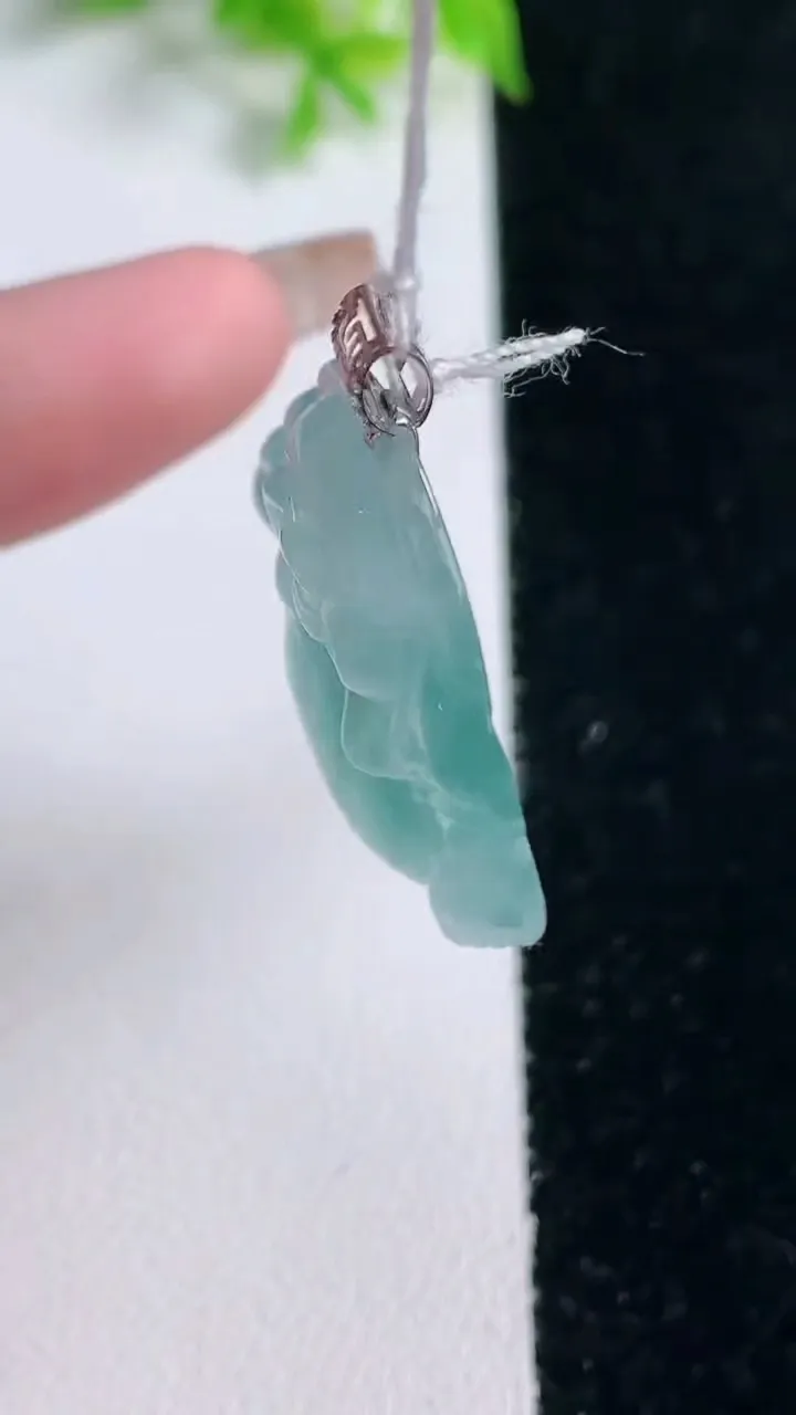 天然A货翡翠种飘花佛公吊坠，尺寸27-29.2-5.7，重量:6.92g
1月17日