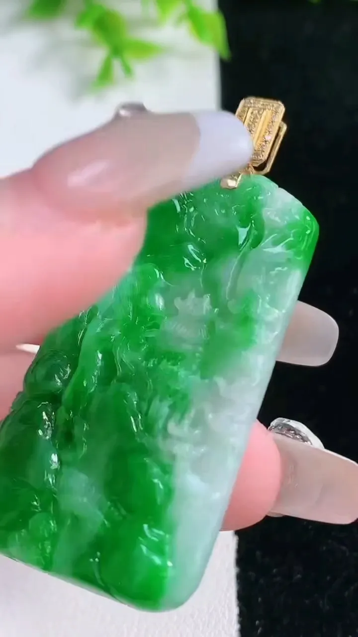 天然A货翡翠山水牌吊坠，尺寸46.5-25.4-4，重量:13.50g
1月17日