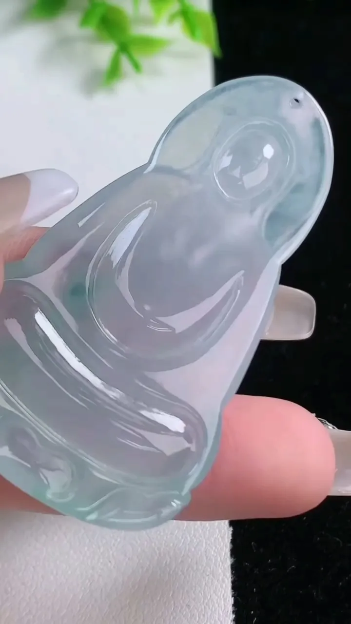 天然A货翡翠种飘花观音菩萨吊坠，尺寸57.3-31.8-5.6，重量:19.28g
1月17日