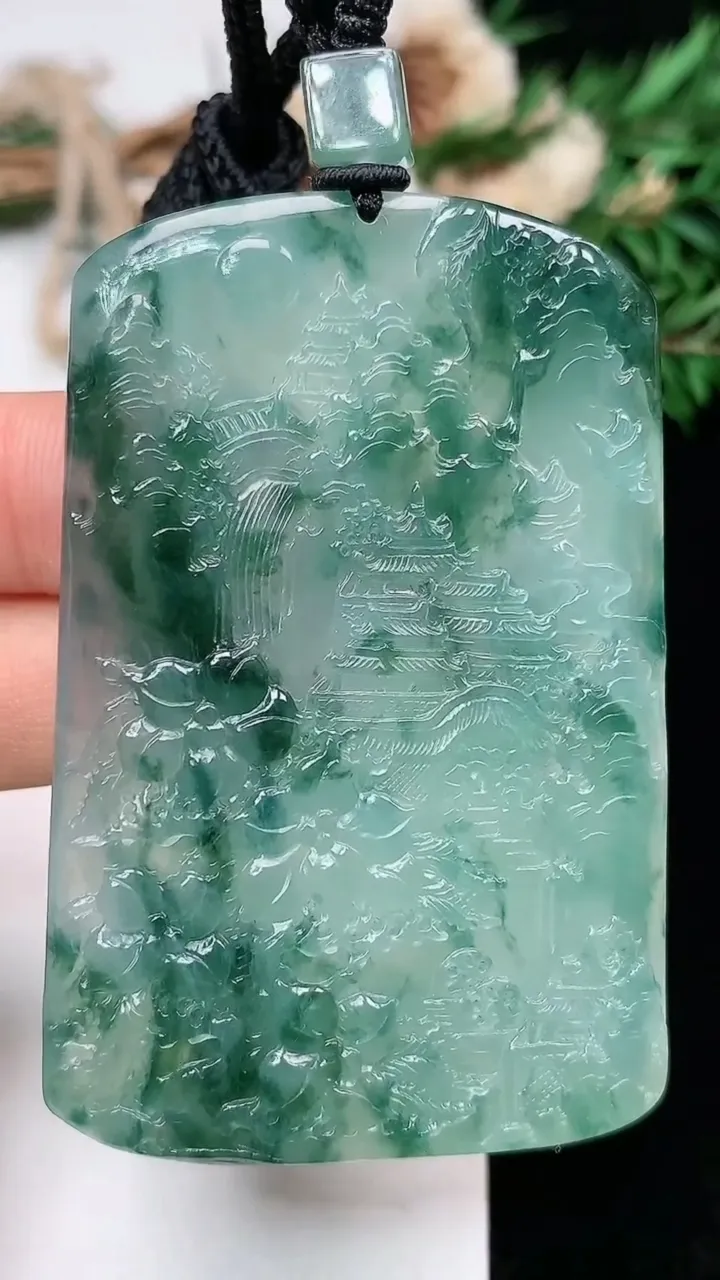 天然A货翡翠飘花山水牌吊坠，尺寸60.5-40-5.7，重量:37.46g
1月17日