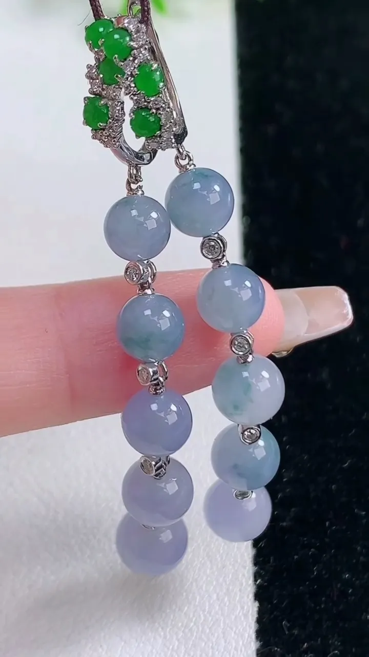 天然A货翡翠18K金紫罗兰圆珠耳坠，尺寸7，重量:8.24g1月17日
工厂直销收藏佳品,种好水足，色泽均匀，有种有色，上手高大气！