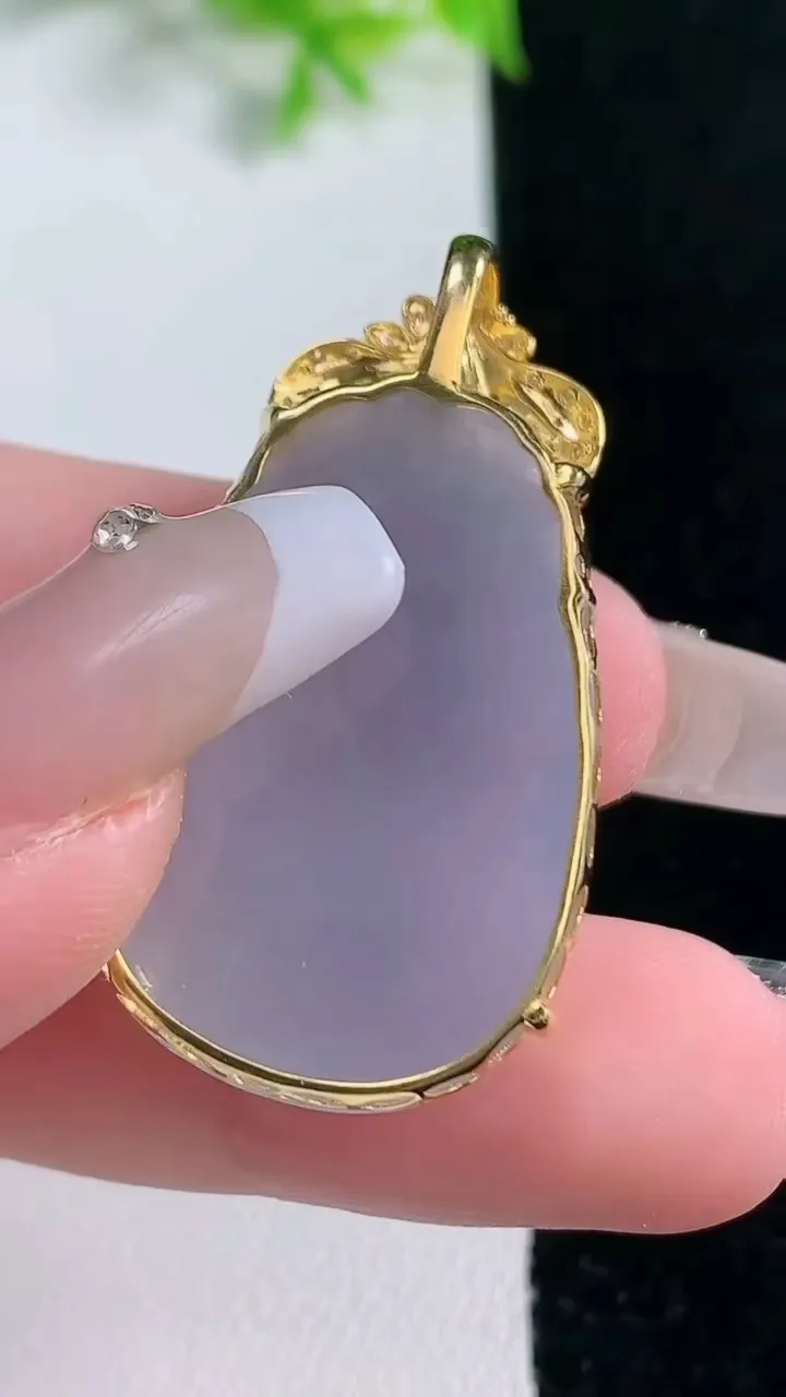 天然A货翡翠18K金紫罗兰如意吊坠，尺寸37.2-20.9-7.5，重量:7.76g
1月17日