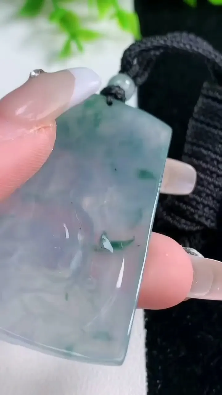 天然A货翡翠种飘花普贤菩萨吊坠，尺寸53.7-30-4.3，重量:23.42g
1月17日