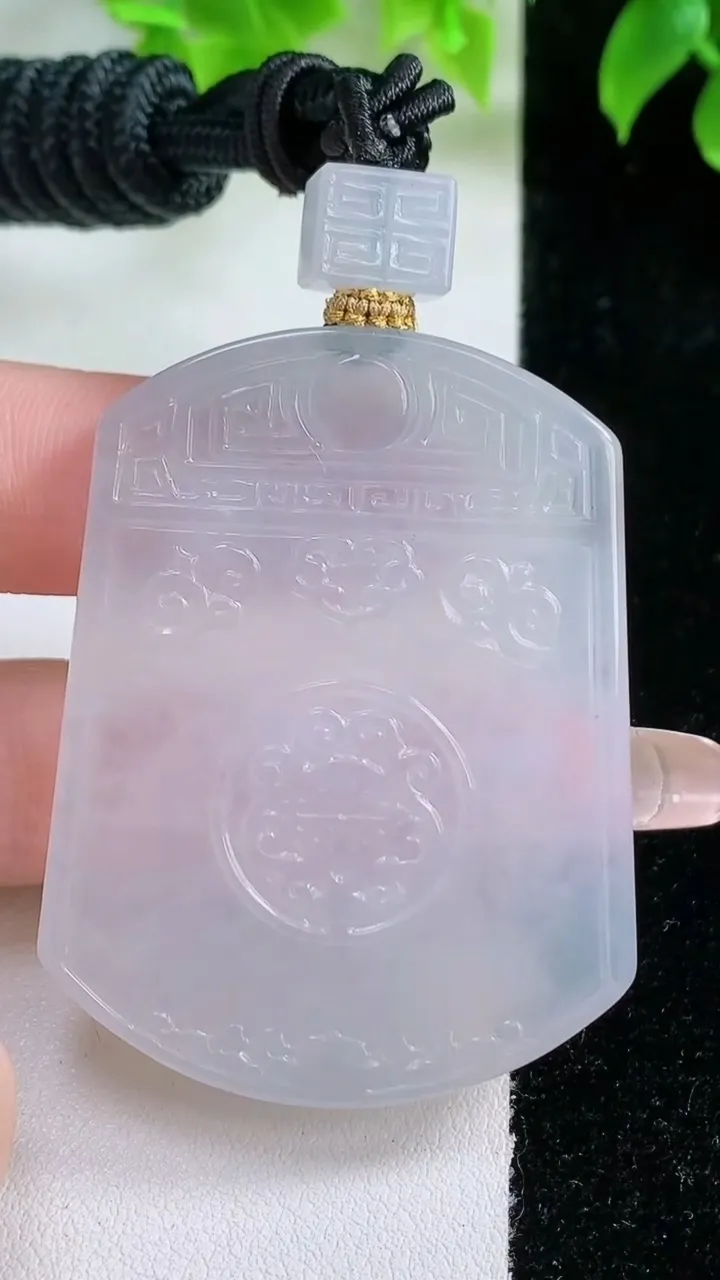 天然A货翡翠仿古无事牌吊坠，尺寸52-40.3-4.9，重量:34.28g
1月17日