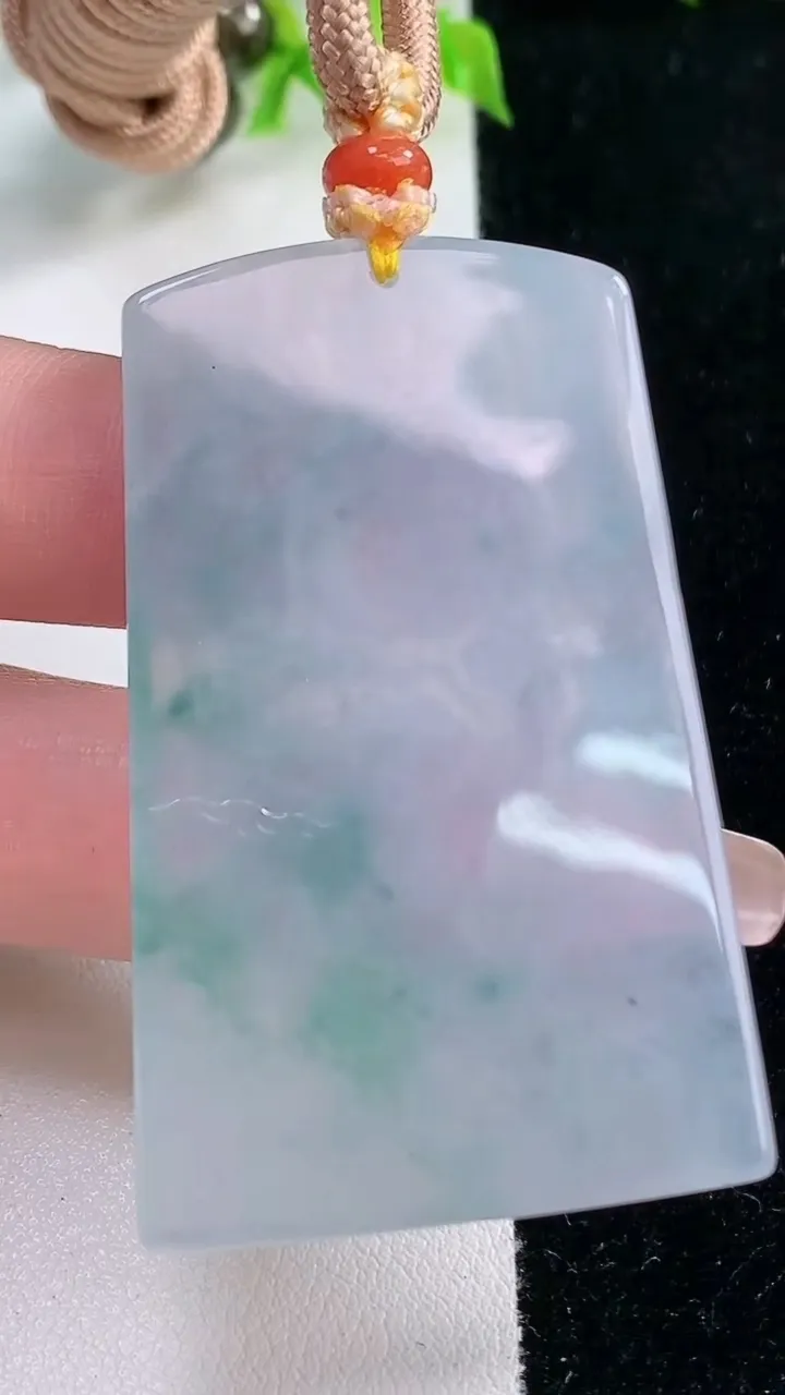 天然A货翡翠种紫罗兰飘花观音菩萨吊坠，尺寸54.5-34-5，重量:29.53g
1月17日