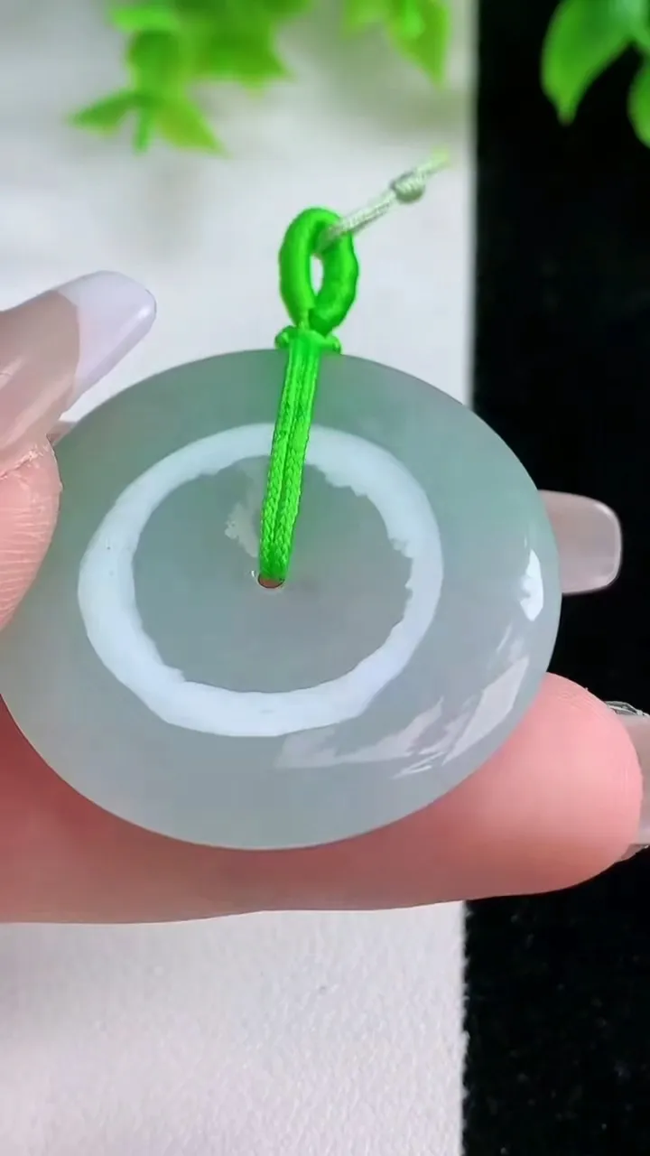 天然A货翡翠平安扣吊坠，尺寸34-5.5，重量:14.16g
1月18日