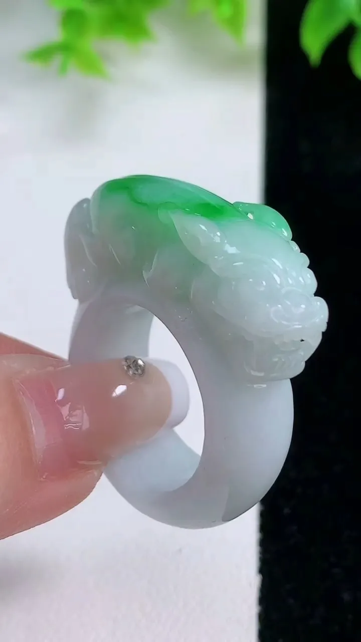 天然A货翡翠貔貅指环扳指，尺寸20-32.4-10-12，重量:19.32g2026年1月17日
工