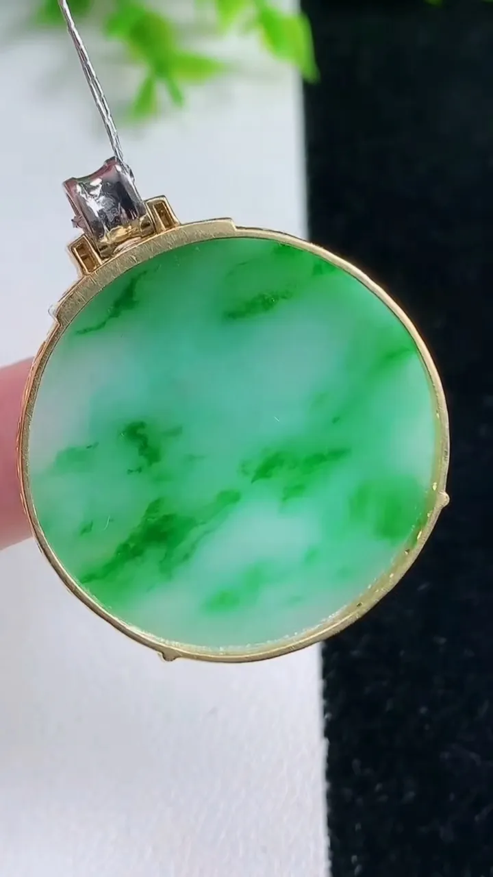 天然A货翡翠无事牌吊坠，尺寸31-5.2，重量:10.00g
1月17日