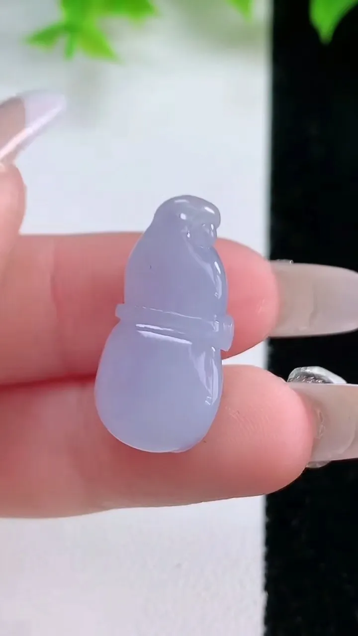 天然A货翡翠紫罗兰葫芦吊坠，尺寸25-12-7.4，重量:4.19g
1月17日