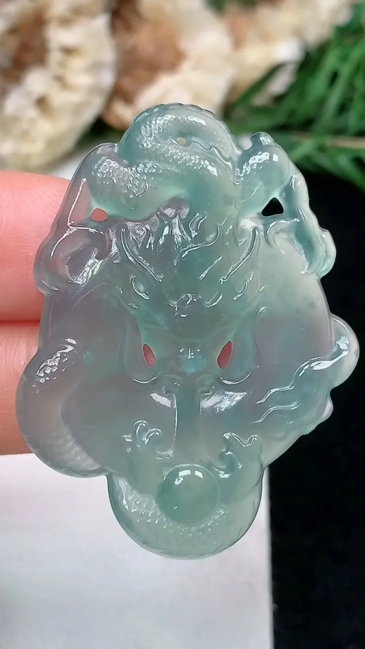 天然A货翡翠蓝水龙扣吊坠，尺寸40-30.6-5.3，重量:9.71g
1月17日