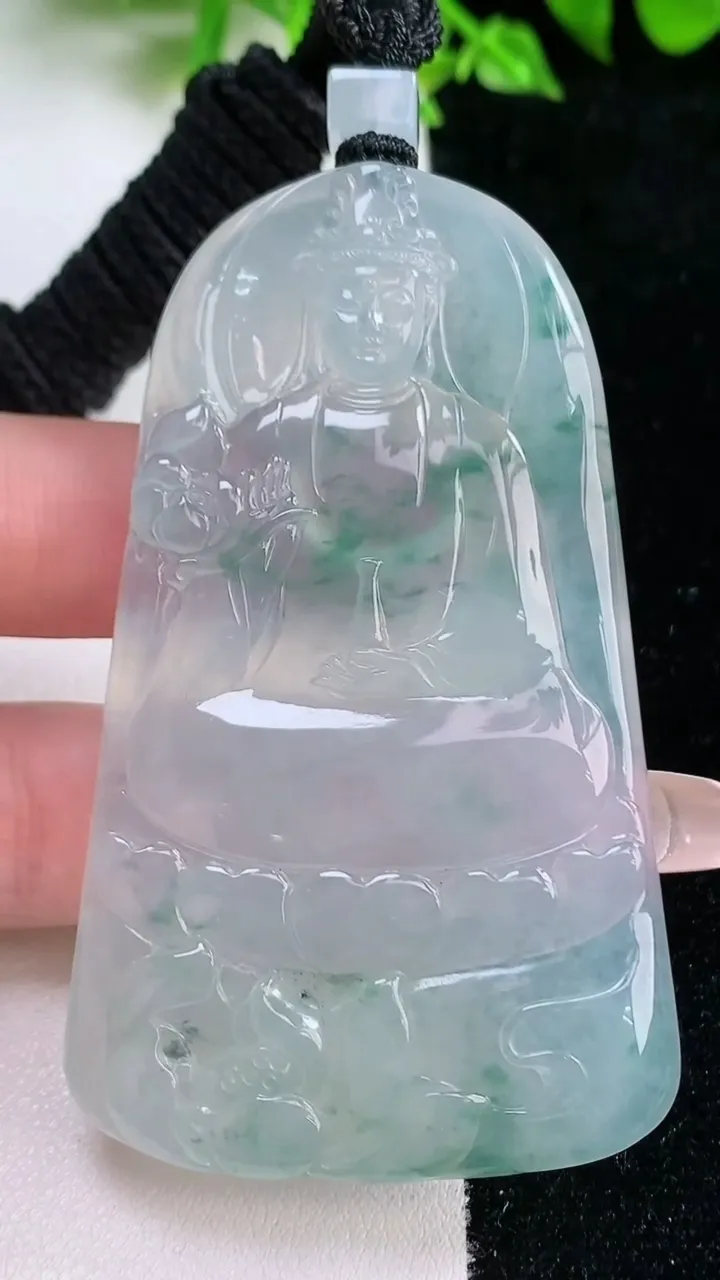 天然A货翡翠种飘花大势至菩萨吊坠，尺寸68.3-40.2-5.2，重量:39.74g
1月17日