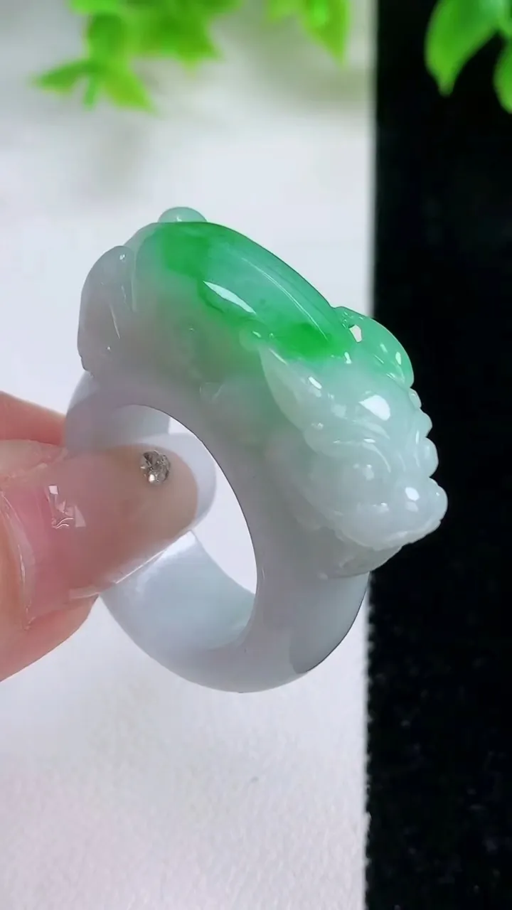 天然A货翡翠貔貅指环扳指，尺寸20-32.4-10-12，重量:19.32g2026年1月17日
工厂直销收藏佳品,种好水足，色泽均匀，有种有色，上手高大气！