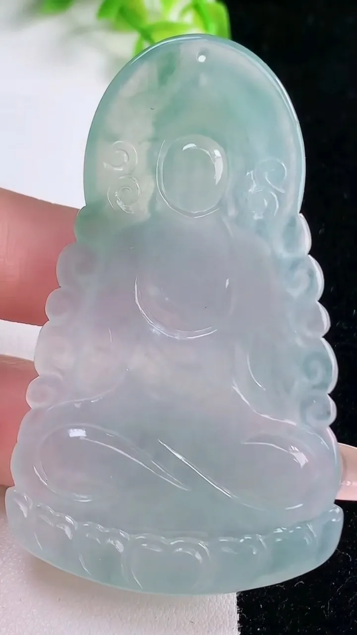 天然A货翡翠种飘花阿弥陀佛吊坠，尺寸67.5-39.5-5.2，重量:29.06g
1月17日