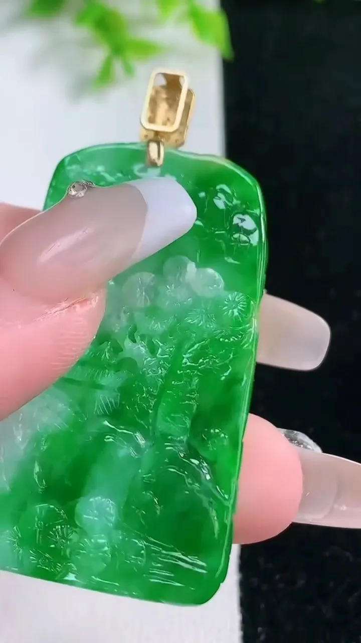 天然A货翡翠山水牌吊坠，尺寸46.5-25.4-4，重量:13.50g
1月17日