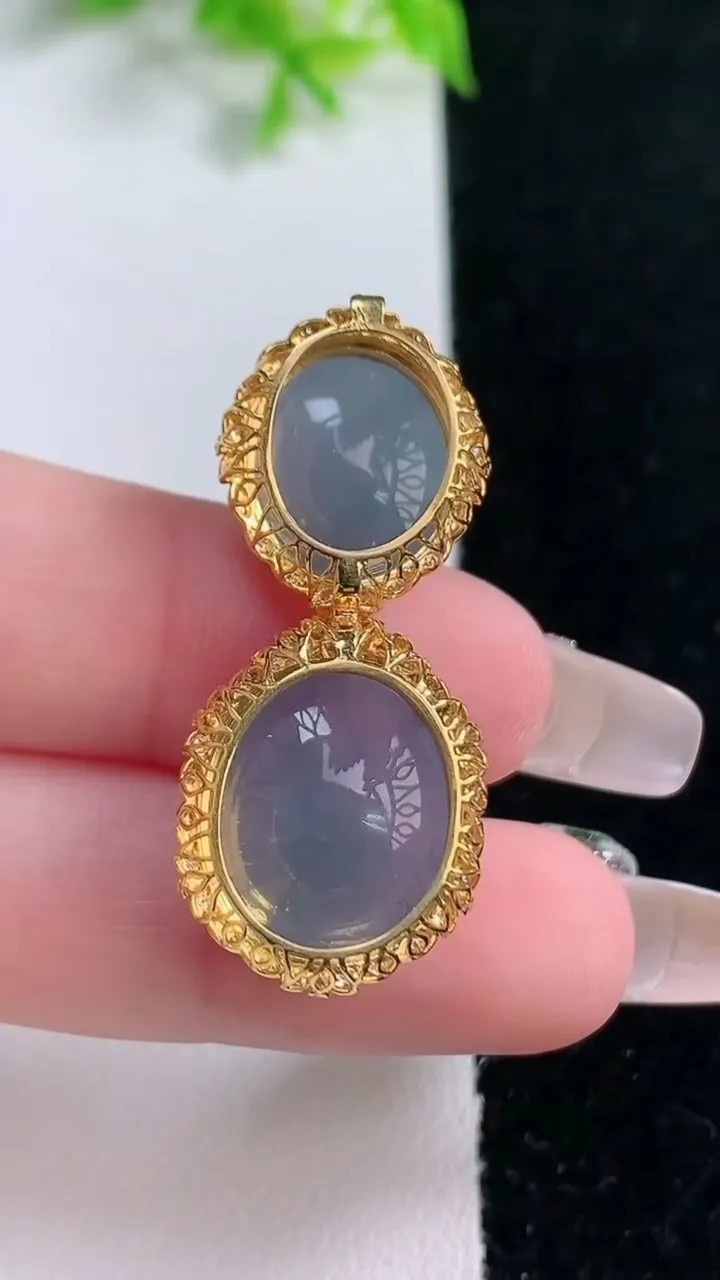 天然A货翡翠18K金紫罗兰蛋面吊坠，尺寸36-15.8-9.8，裸石14.6-13重量:5.45g
1月17日