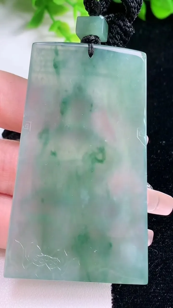 天然A货翡翠种飘花普贤菩萨吊坠，尺寸67.8-39.6-5，重量:42.09g
1月17日