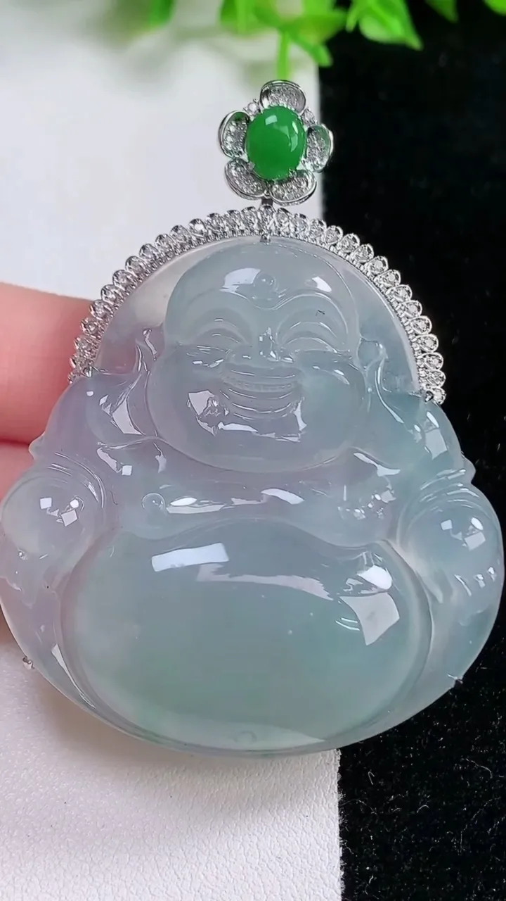 天然A货翡翠佛公吊坠，尺寸63.5-49-48-9.8，重量:32.20g
1月17日