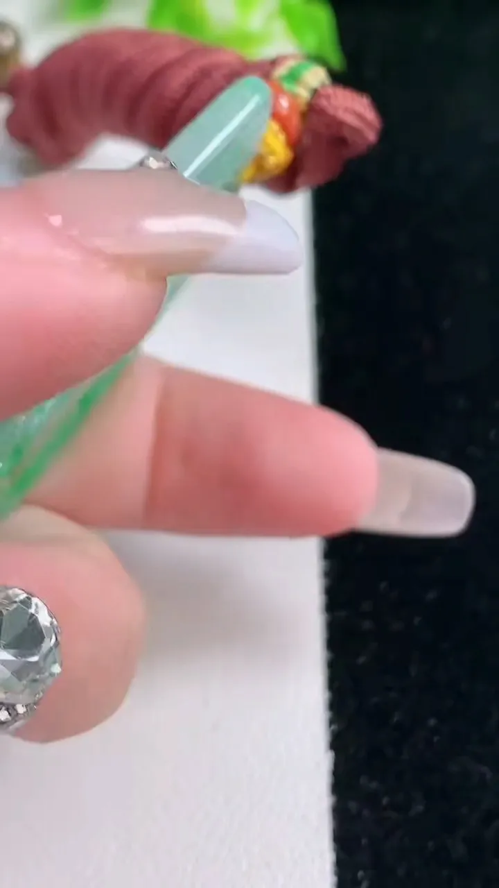 天然A货翡翠山水牌吊坠，尺寸61.2-39.3-5.2，重量:36.75g
1月17日