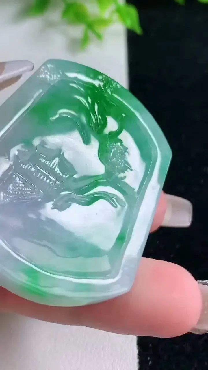 天然A货翡翠山水牌吊坠，尺寸50.5-38.7-10，重量:39.58g
1月17日