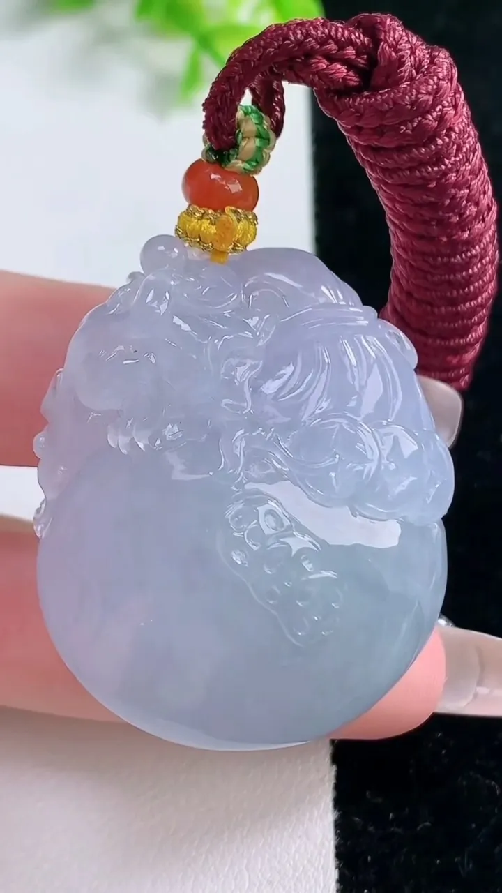 天然A货翡翠种紫罗兰寿桃吊坠，尺寸38.5-33-16.5，重量:38.93g
1月17日