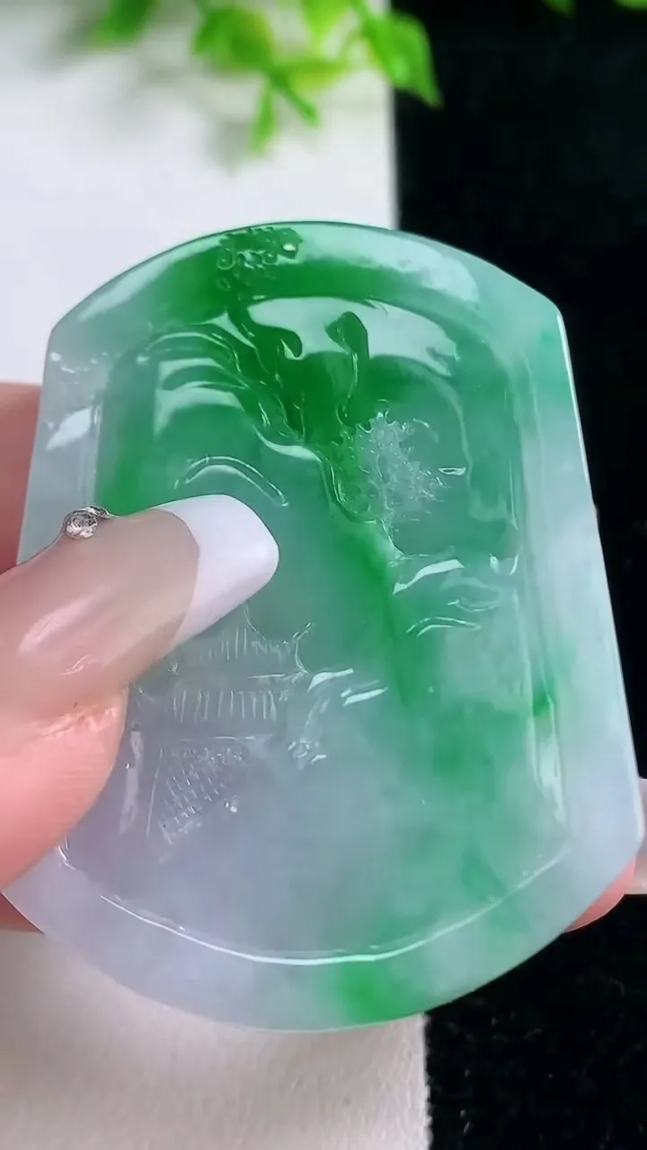 天然A货翡翠山水牌吊坠，尺寸50.5-38.7-10，重量:39.58g
1月17日