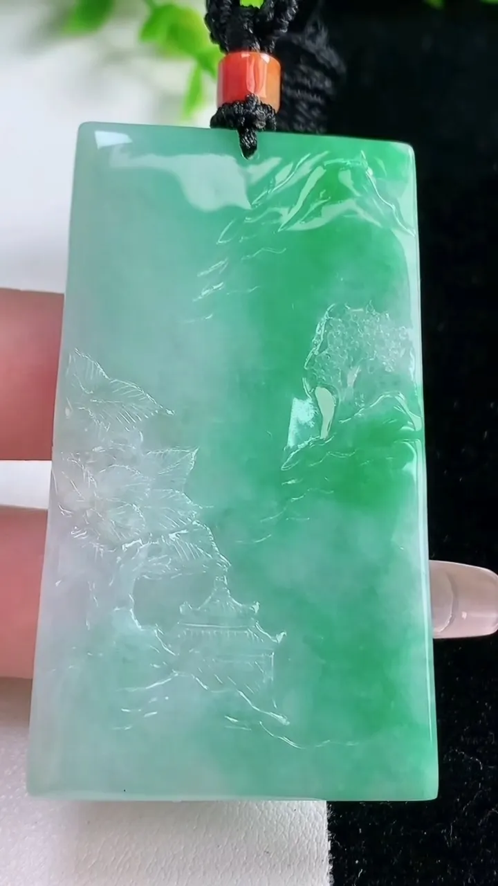 天然A货翡翠山水牌吊坠，尺寸59-34.2-5.4，重量:36.30g
1月17日