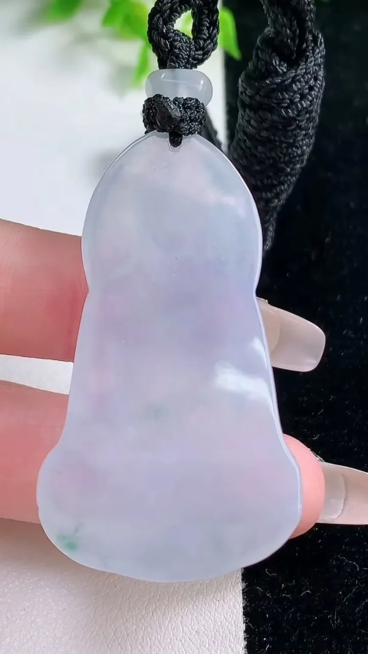 天然A货翡翠种紫罗兰飘花观音菩萨吊坠，尺寸51-30.6-5，重量:18.57g
1月17日