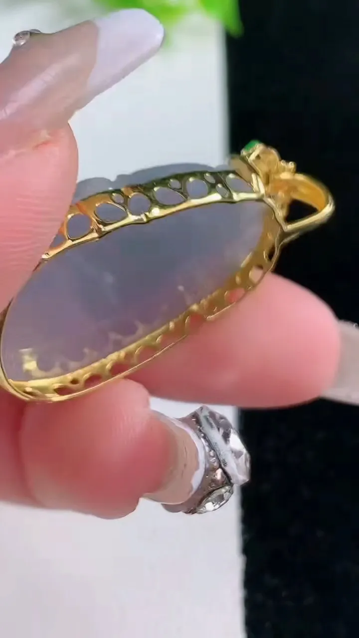 天然A货翡翠18K金紫罗兰如意吊坠，尺寸37.2-20.9-7.5，重量:7.76g
1月17日