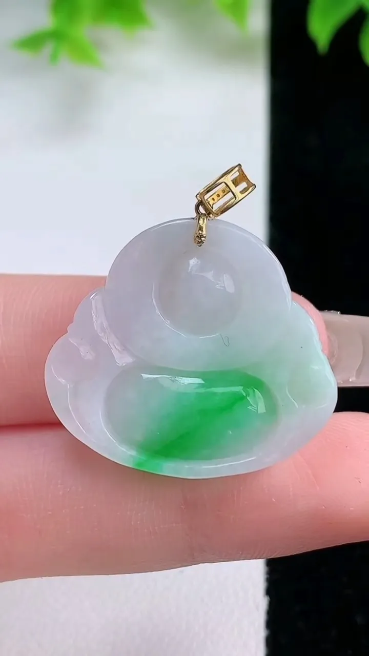 天然A货翡翠佛公吊坠，尺寸24.7-28-5.4，重量:6.00g
1月17日