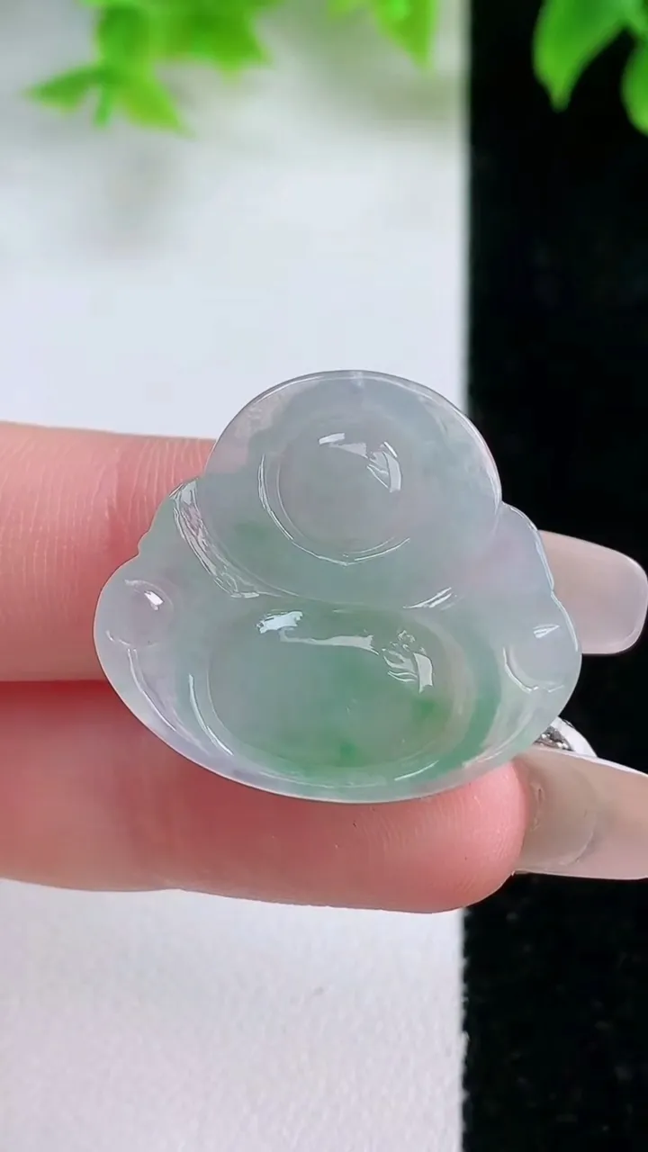 天然A货翡翠佛公吊坠，尺寸24.5-27.6-5.5，重量:5.74g
1月17日