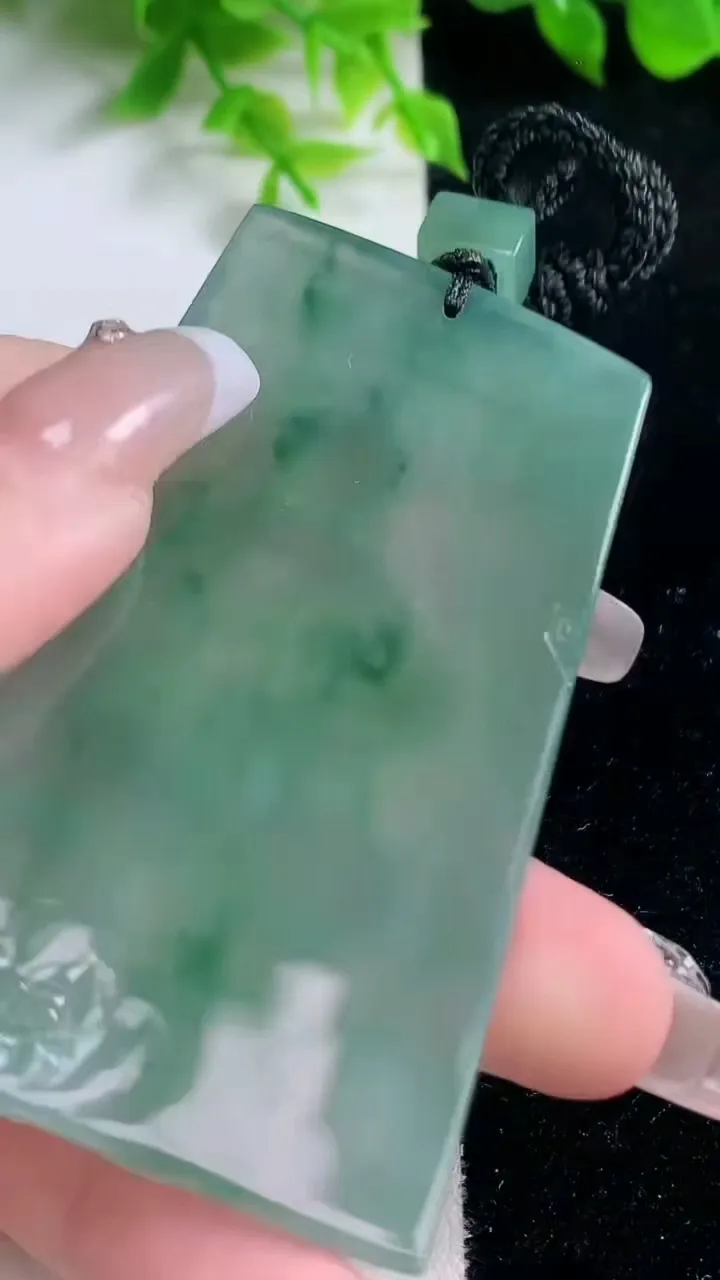 天然A货翡翠种飘花普贤菩萨吊坠，尺寸67.8-39.6-5，重量:42.09g
1月17日