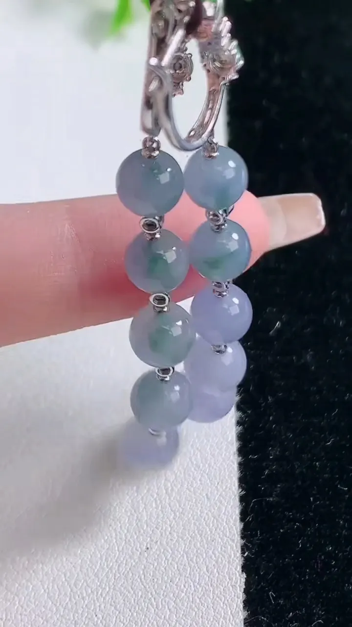 天然A货翡翠18K金紫罗兰圆珠耳坠，尺寸7，重量:8.24g1月17日
工厂直销收藏佳品,种好水足，色泽均匀，有种有色，上手高大气！